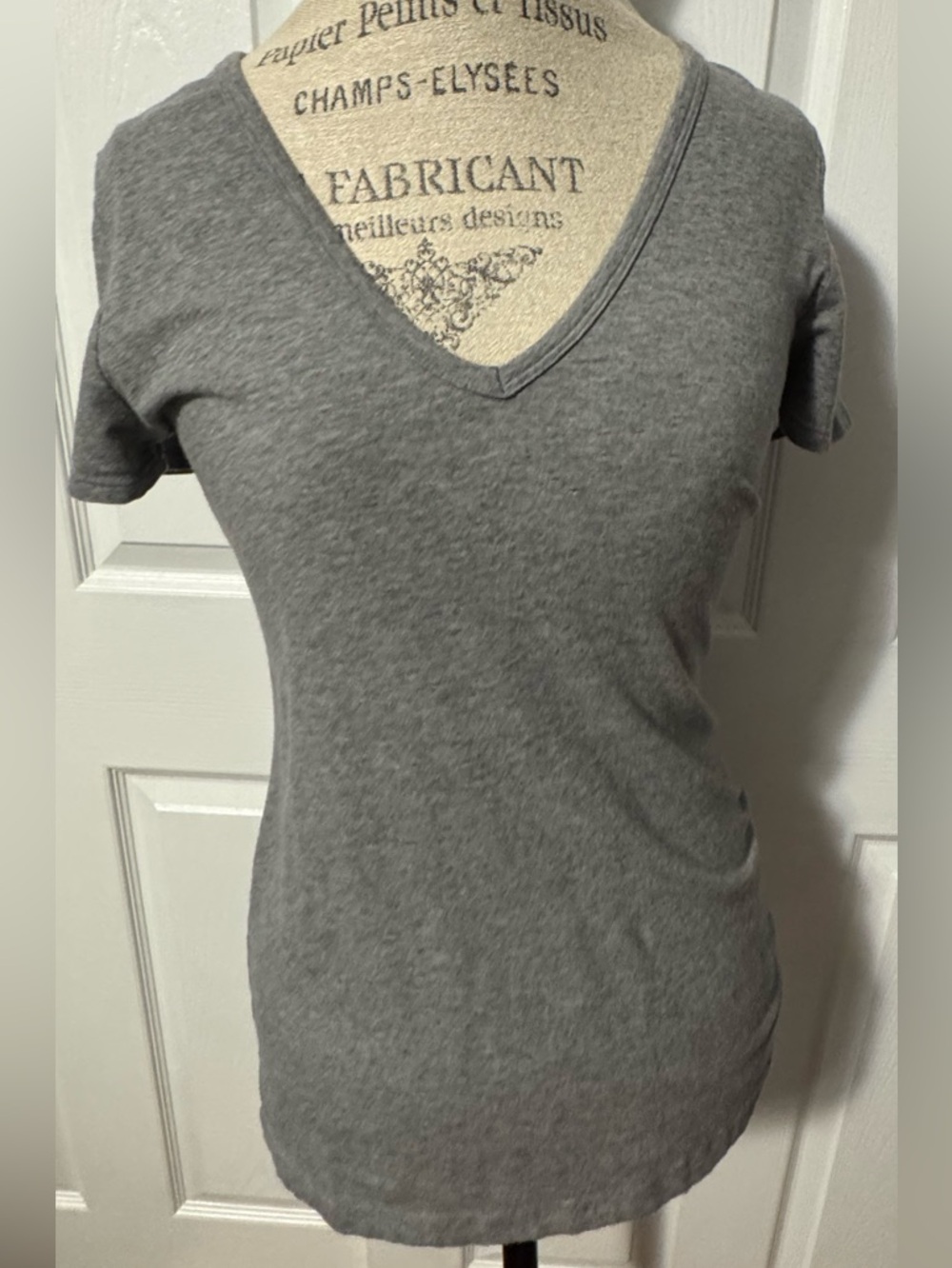 Banana Republic Classic V-Neck Women's Tee - Gray Medium